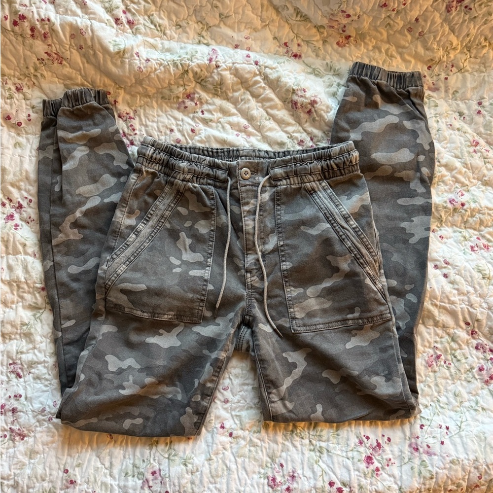 American Eagle Camo Pants